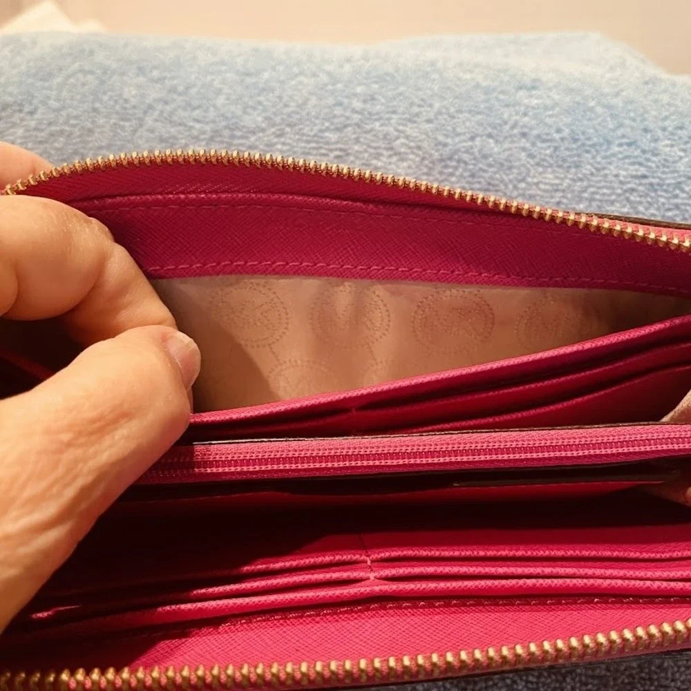 Michael Kors Wallet Womens‎ Pink Saffiano Leather Zip Clutch Wristlet Purse Bag